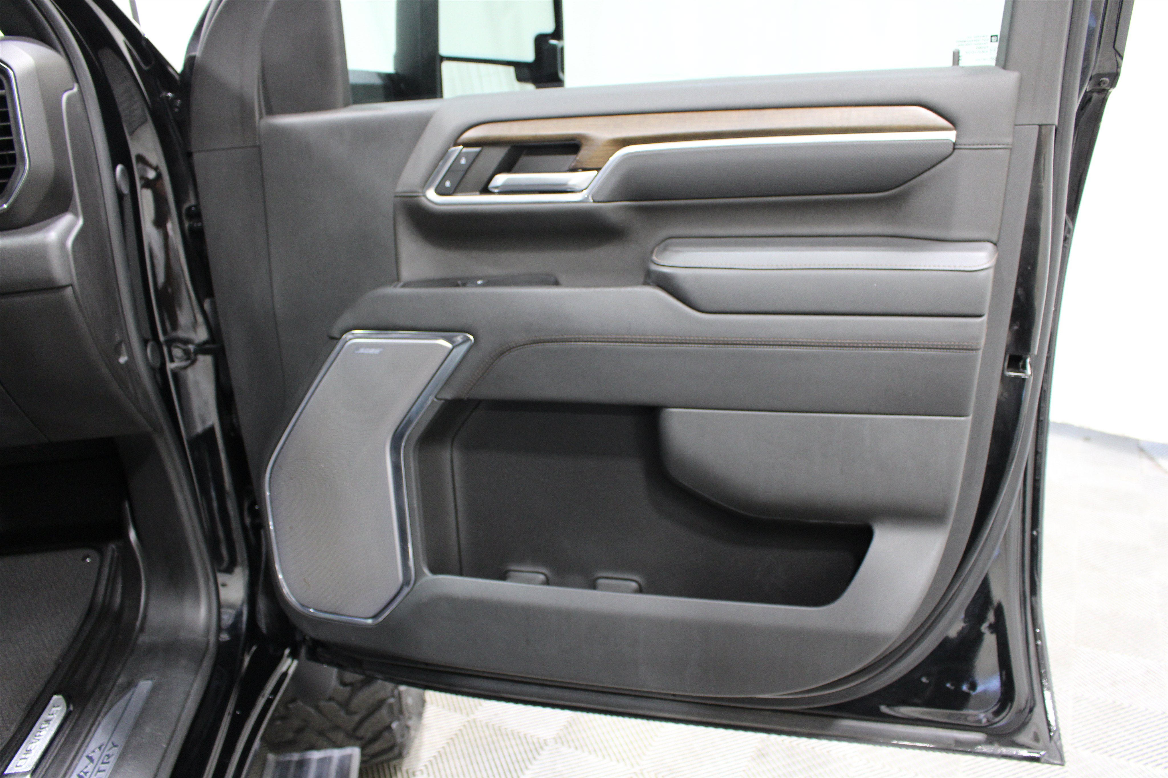 Used 2024 Chevrolet Silverado 2500 High Country w/ High Country Premium Package AWD/4WD image 26