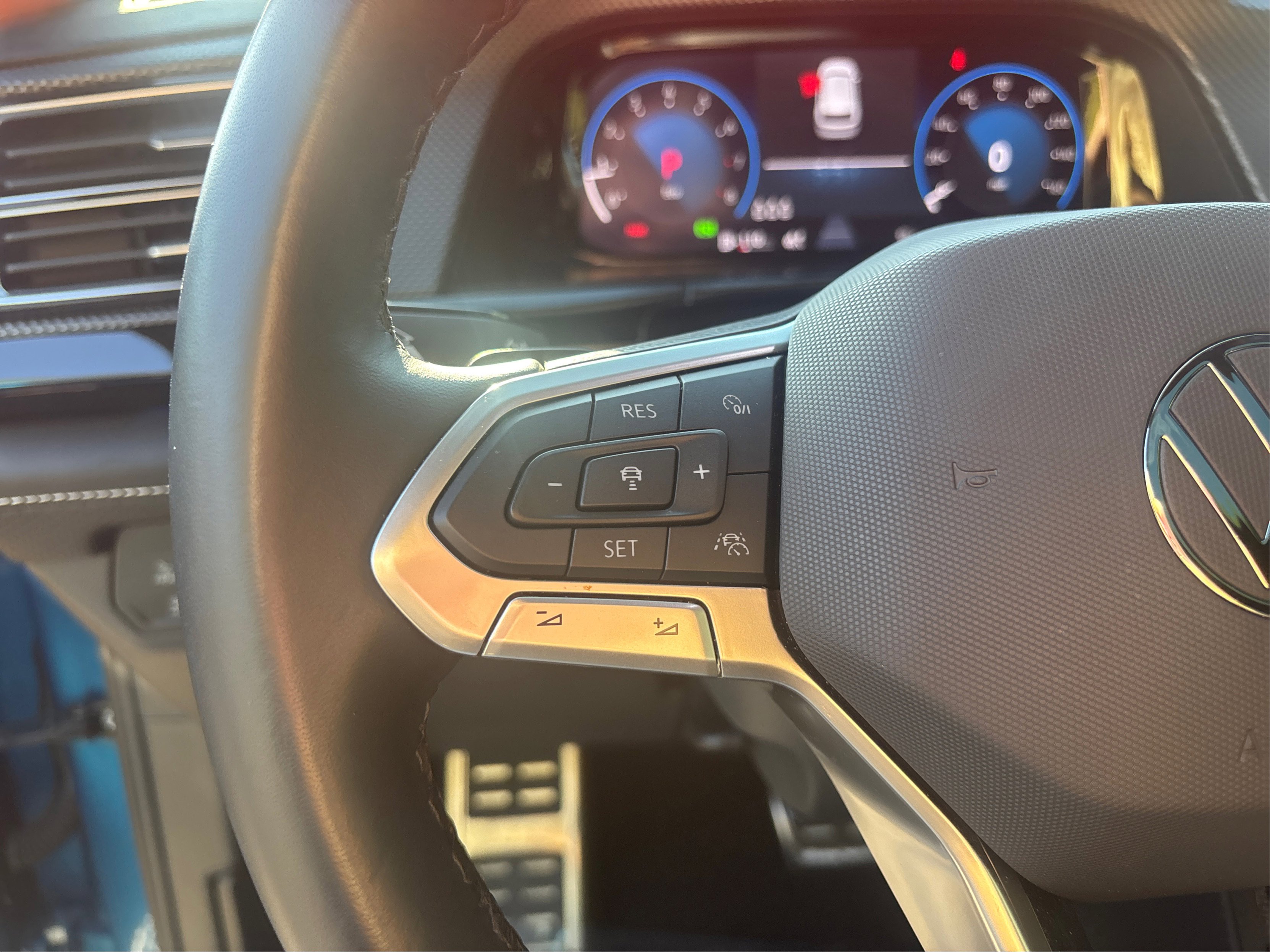 Used 2025 Volkswagen Atlas Cross Sport SEL Premium R-Line image 45