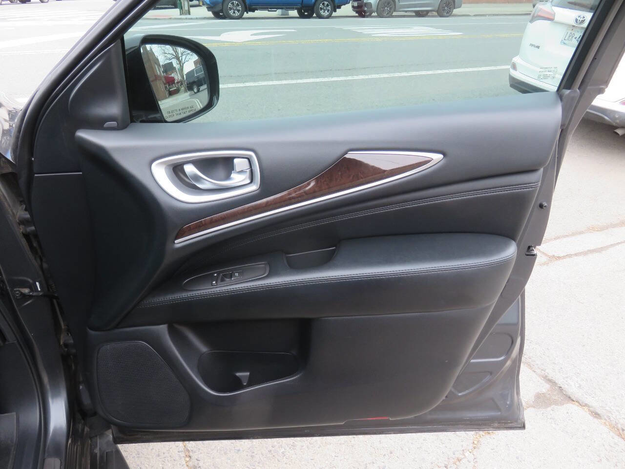 Used 2014 INFINITI QX60 AWD w/ Deluxe Touring Package image 33