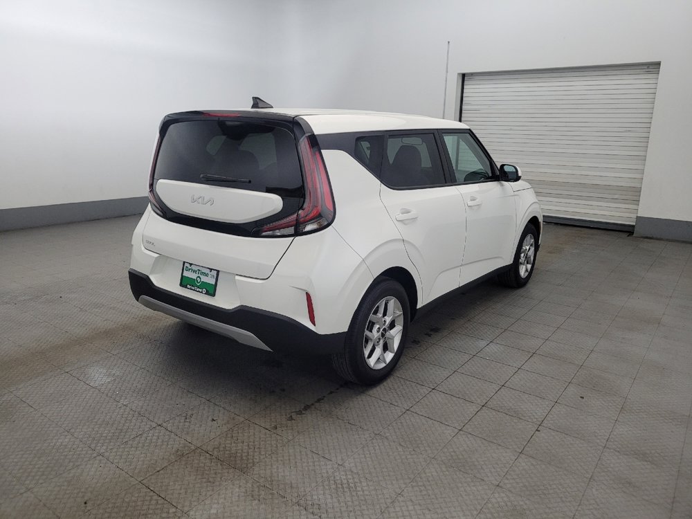 Used 2025 Kia Soul LX w/ LX Technology Package FWD image 9