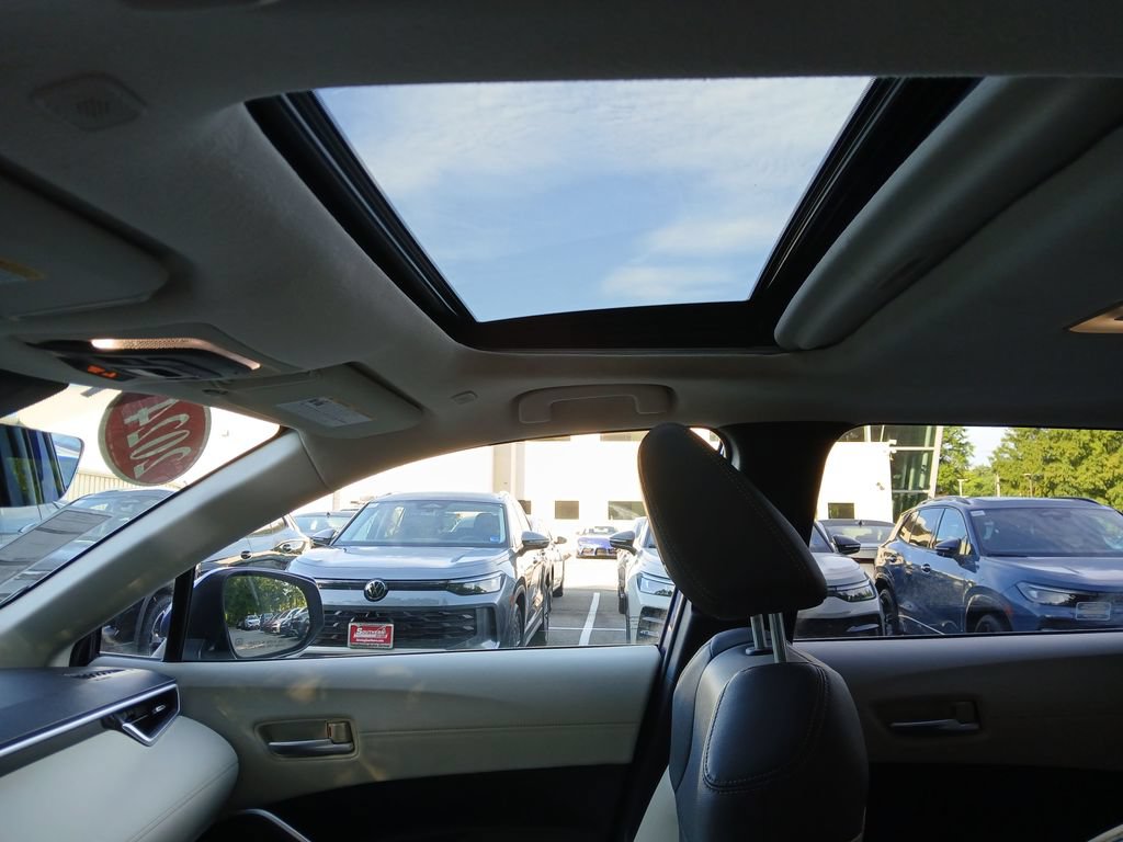 Used 2024 Toyota Corolla Cross XLE w/ Convenience Package AWD/4WD image 27