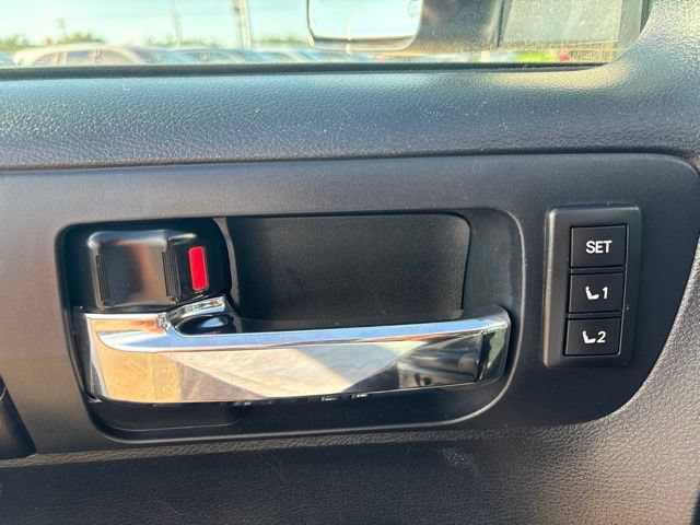 Used 2019 Toyota Tundra Platinum AWD/4WD image 12