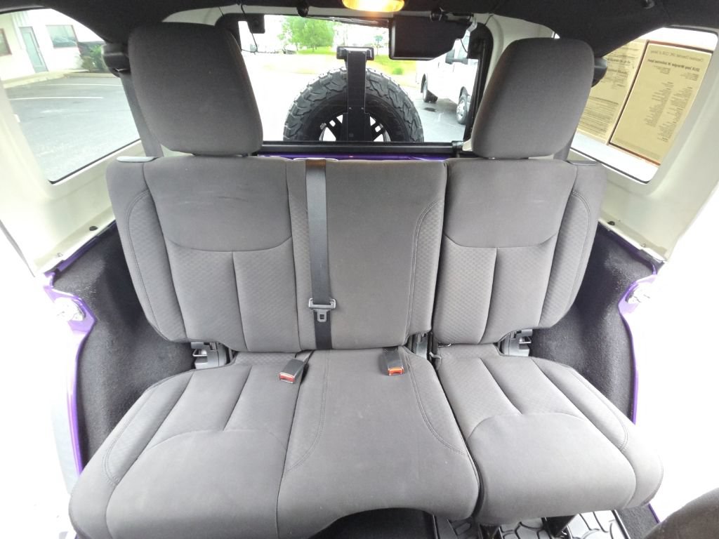 Used 2018 Jeep Wrangler Unlimited Sport w/ Connectivity Group AWD/4WD image 31