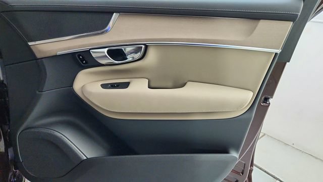 New 2026 Volvo XC90 B5 Plus w/ Protection Package Premier AWD/4WD image 39