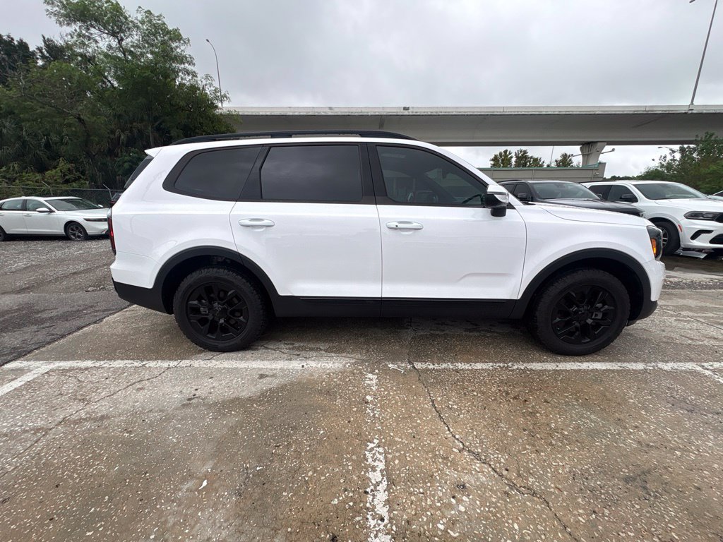Used 2025 Kia Telluride AWD image 2