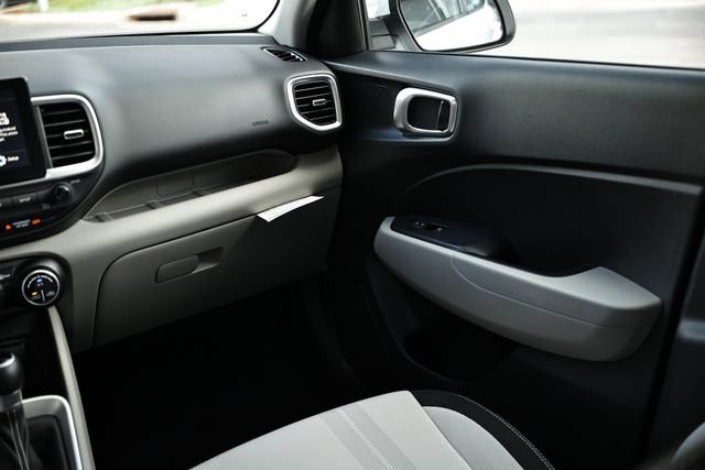 Certified 2025 Hyundai Venue SEL FWD image 26