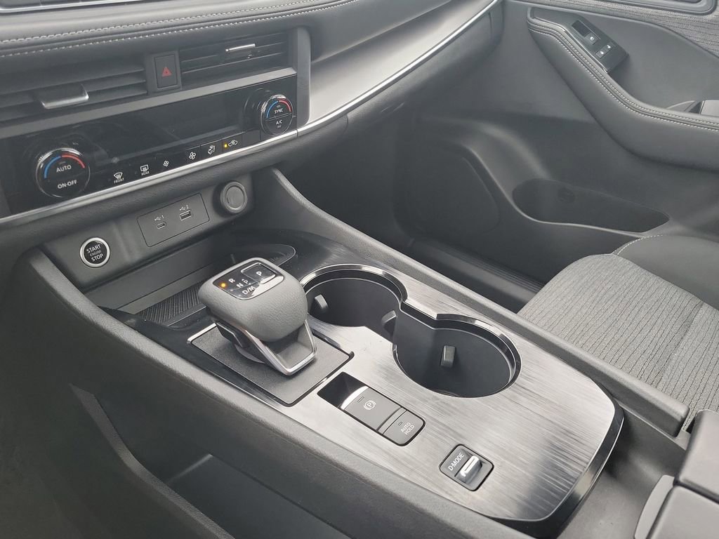 Certified 2023 Nissan Rogue SV image 29