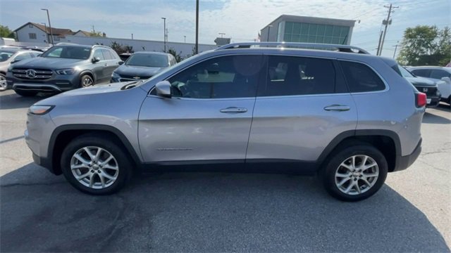Used 2018 Jeep Cherokee Latitude Plus w/ Comfort/Convenience Group image 6