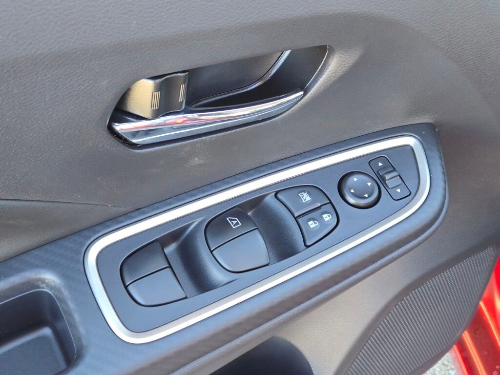 Used 2025 Nissan Versa SR w/ Trunk Package image 21