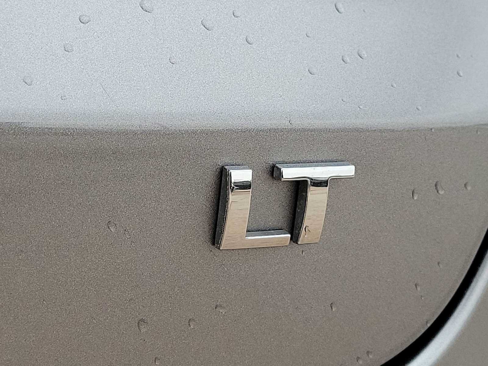 Used 2025 Chevrolet Trax LT FWD image 11