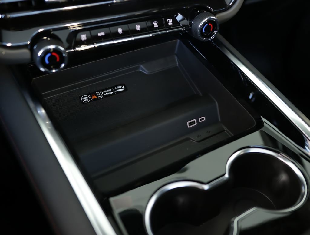 New 2026 Chevrolet Suburban RST w/ Comfort Package AWD/4WD image 19