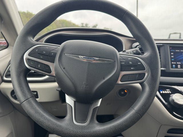 Used 2020 Chrysler Voyager Lxi FWD image 17