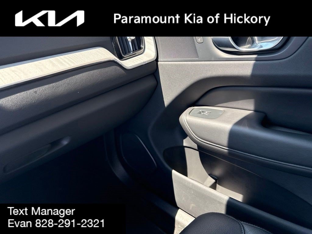 Used 2025 Volvo XC60 B5 Plus AWD/4WD image 28