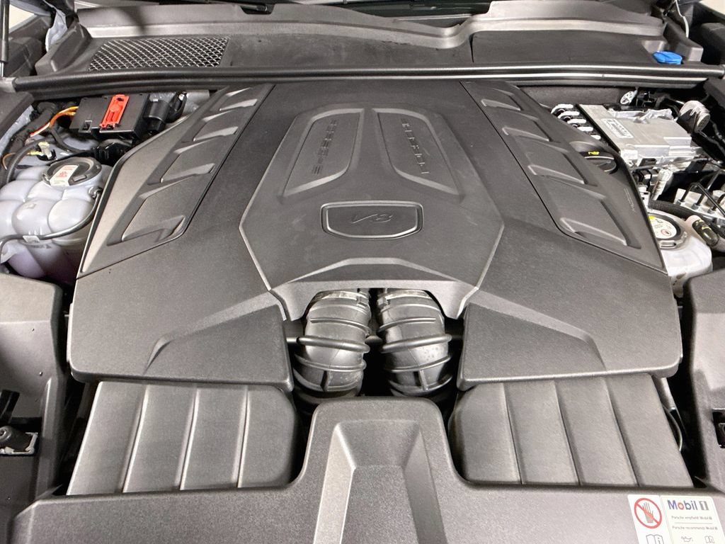 Certified 2024 Porsche Cayenne Turbo AWD/4WD image 25