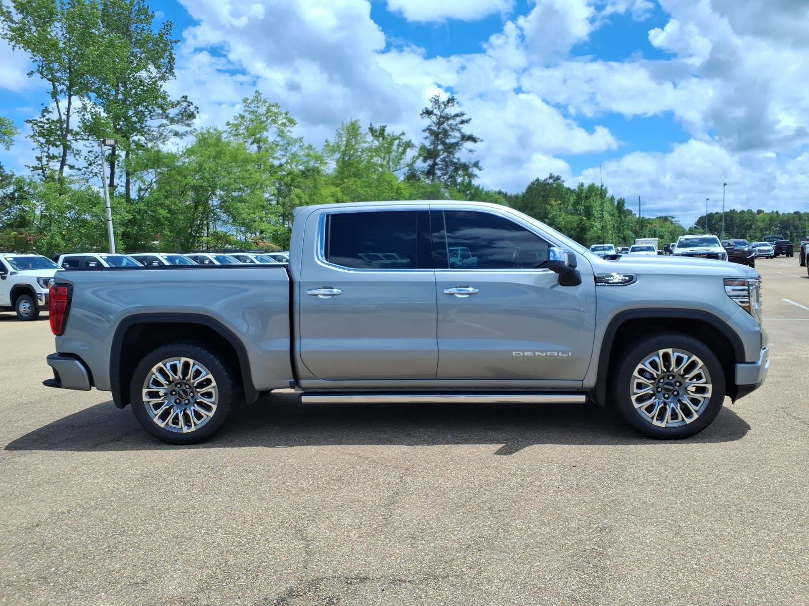 Used 2024 GMC Sierra 1500 Denali Ultimate AWD/4WD image 3