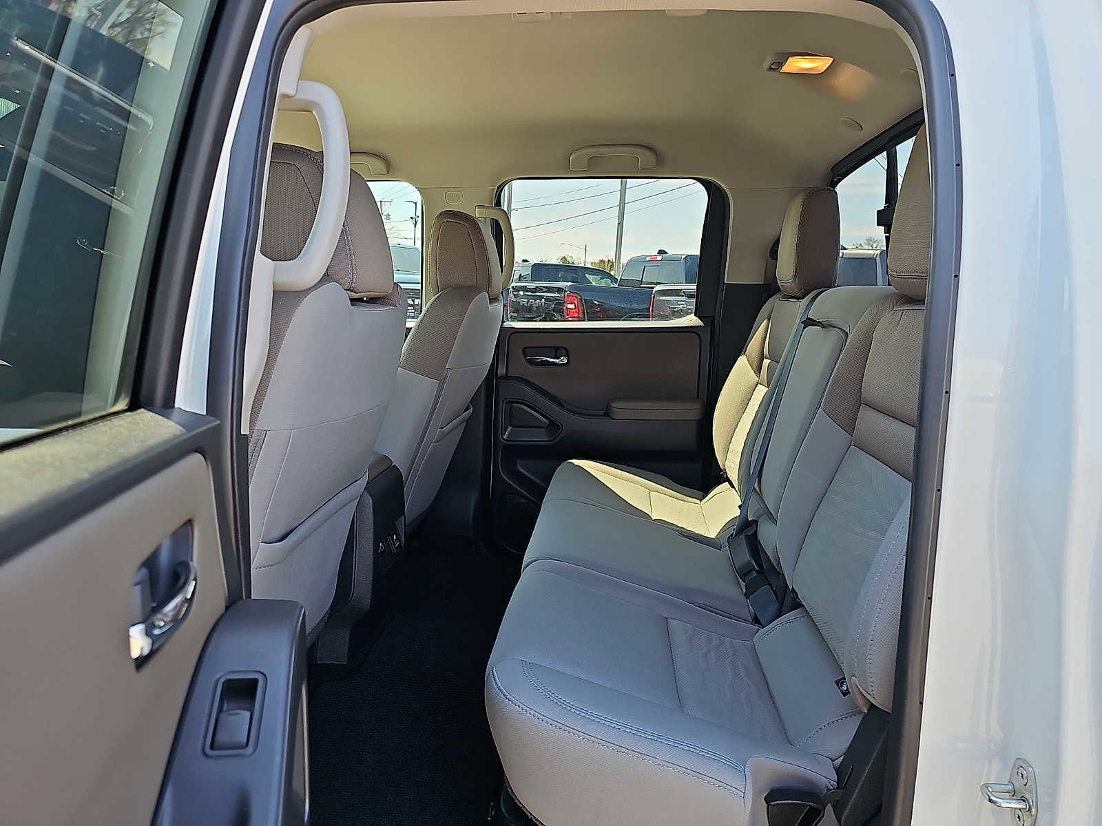 Used 2022 Nissan Frontier SV image 10