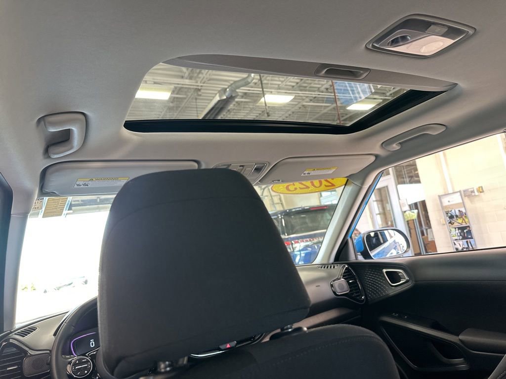Used 2025 Kia Soul EX FWD image 39