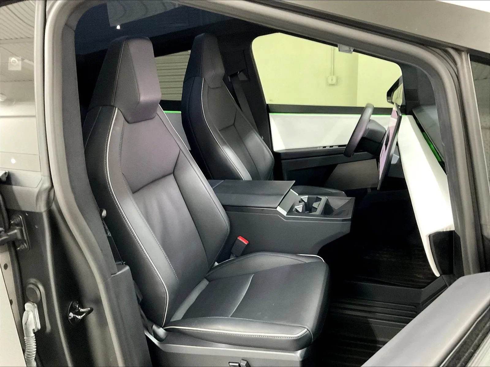 Used 2024 Tesla Cybertruck AWD Crew Cab image 12