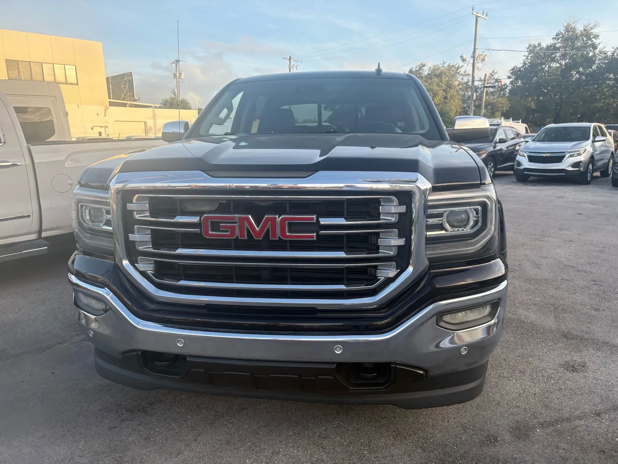 Used 2017 GMC Sierra 1500 SLT AWD/4WD image 2