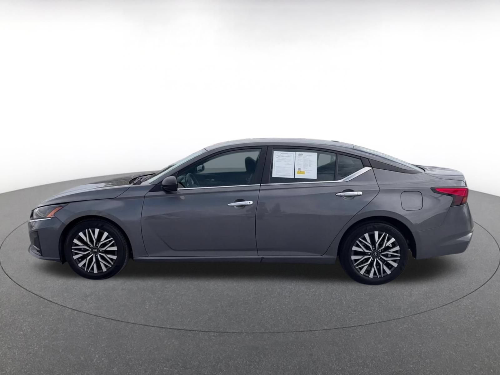 Used 2025 Nissan Altima 2.5 SV FWD image 8