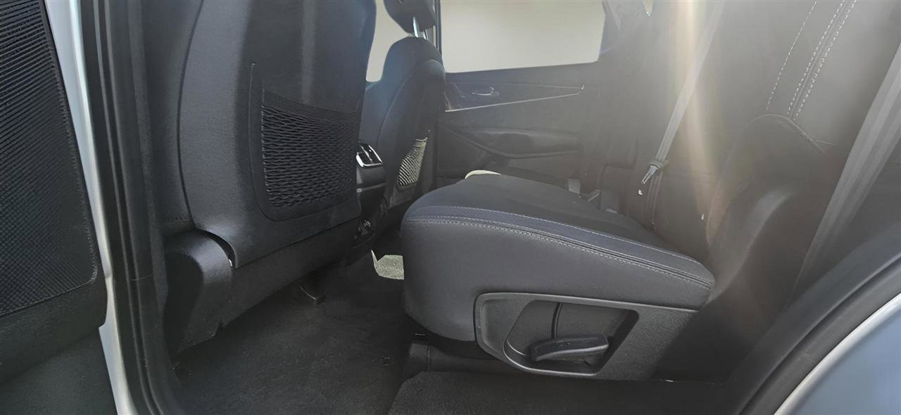 Used 2020 Kia Sorento LX AWD/4WD image 19