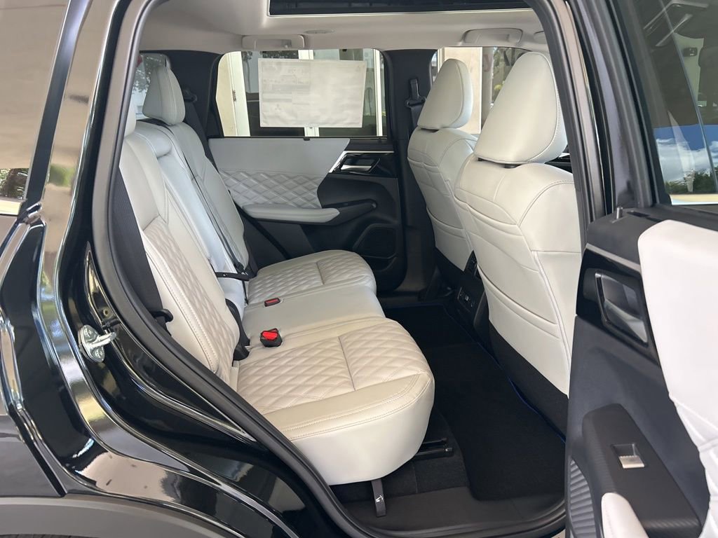 New 2025 Mitsubishi Outlander SEL image 31