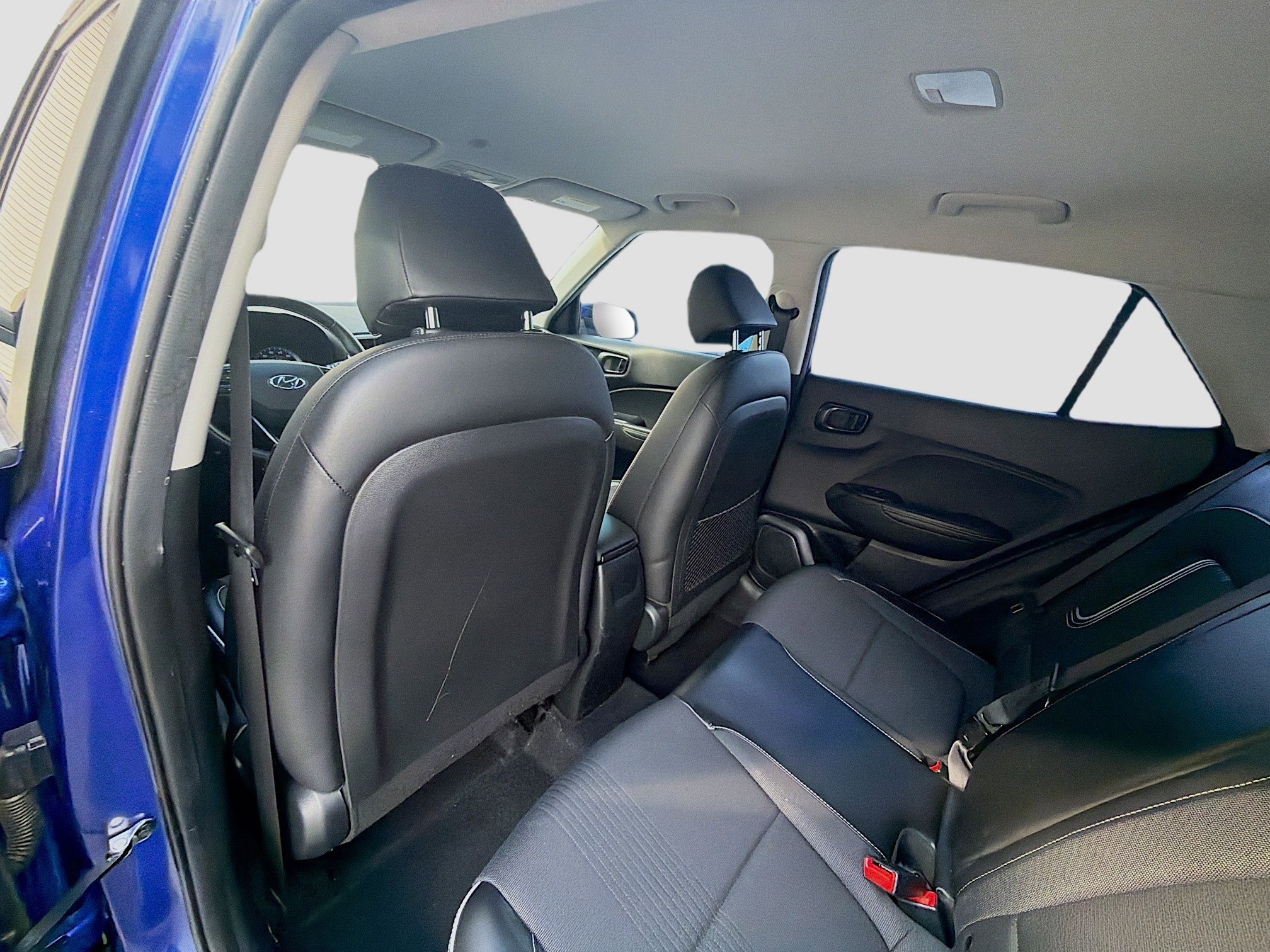 Used 2022 Hyundai Venue Limited FWD image 24