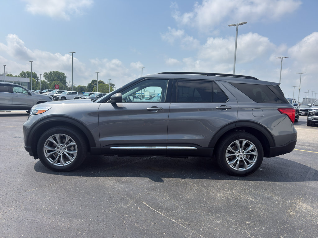 Used 2022 Ford Explorer XLT w/ Equipment Group 202A AWD/4WD image 6