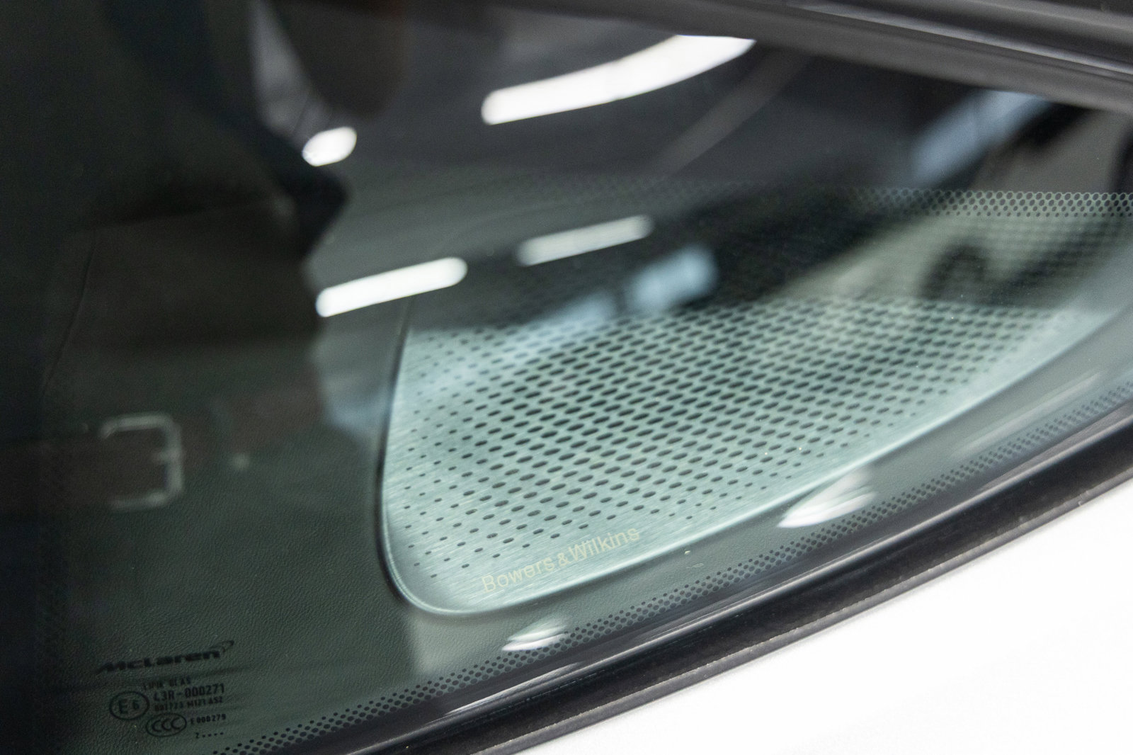 Used 2023 McLaren Artura image 46