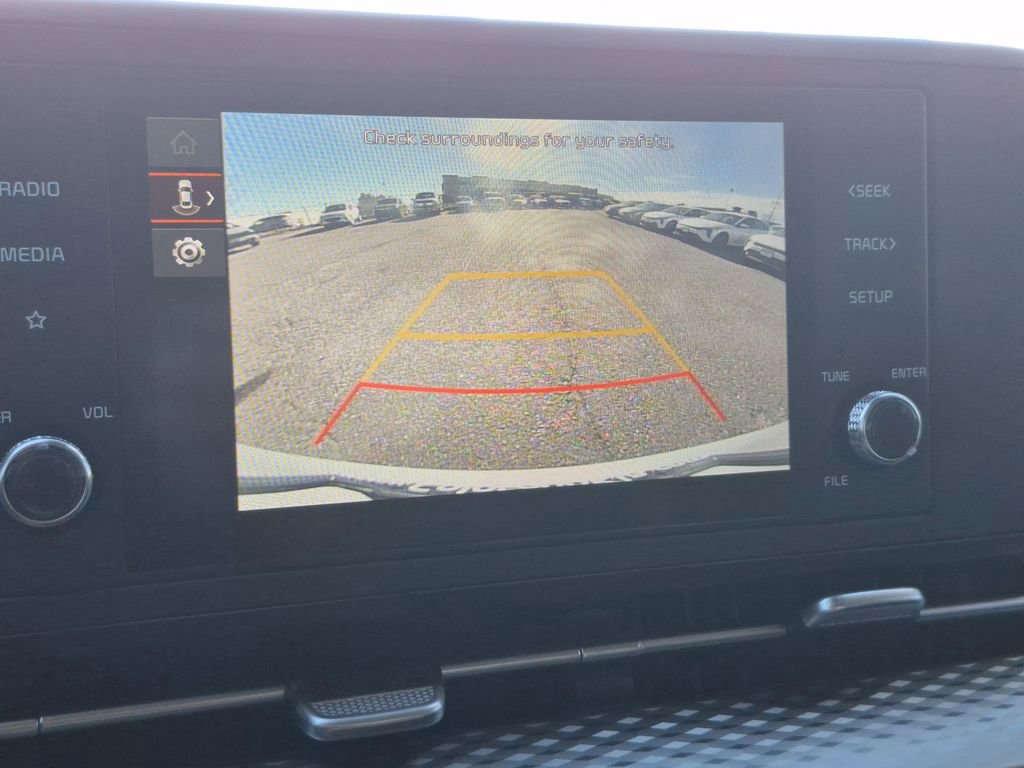 Used 2023 Kia Carnival LX image 24