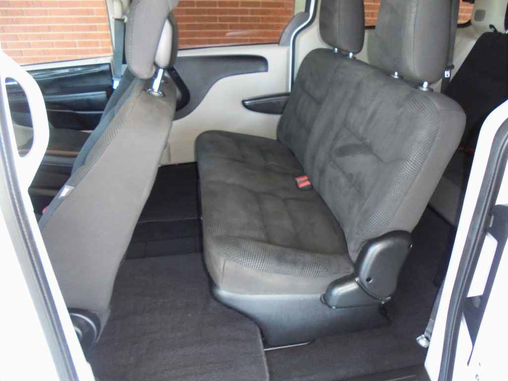 Used 2020 Dodge Grand Caravan SE w/ UConnect Hands-Free Group FWD image 9