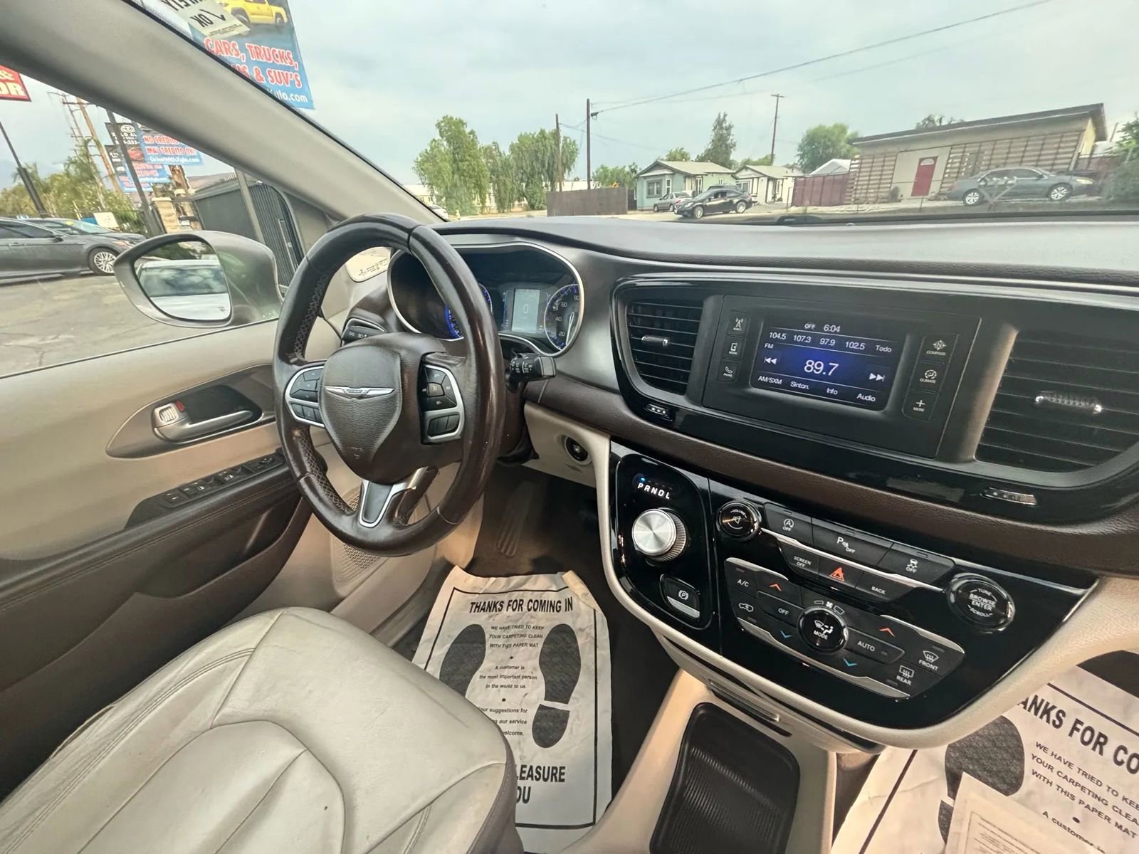 Used 2017 Chrysler Pacifica Touring-L image 32