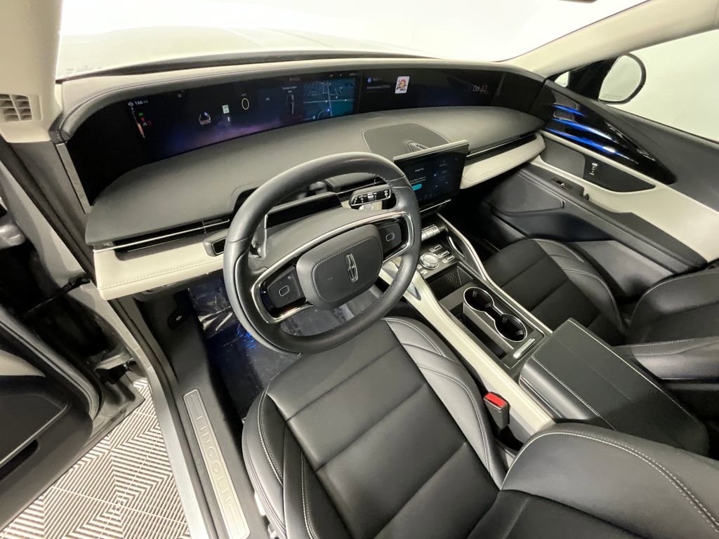 Used 2025 Lincoln Nautilus Premier AWD/4WD image 15