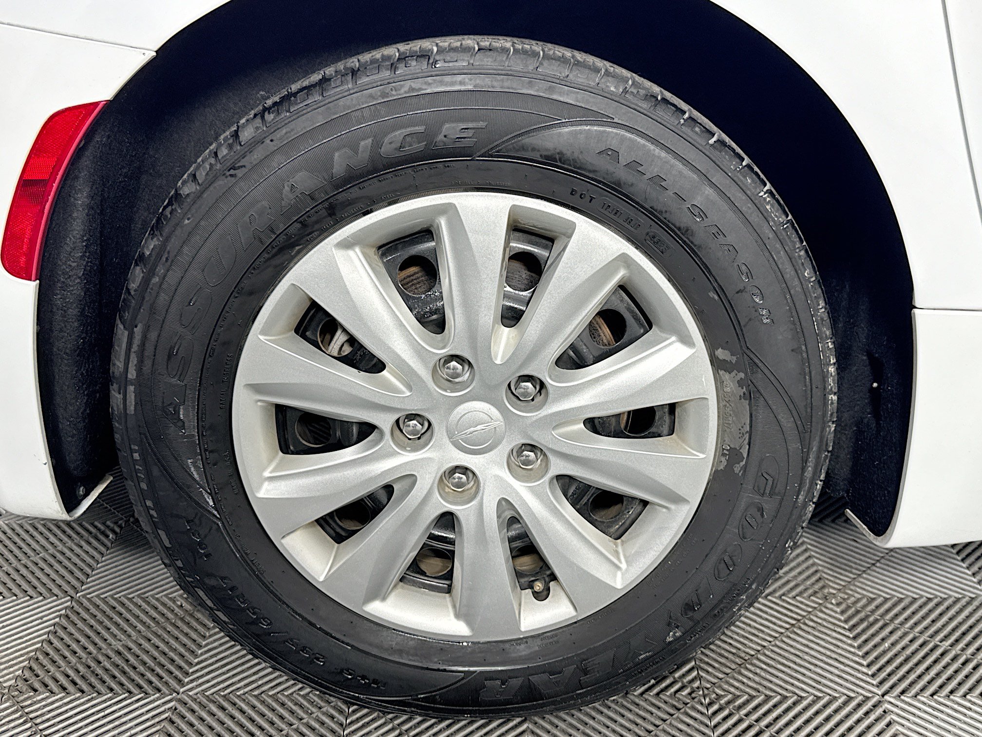 Used 2020 Chrysler Voyager L FWD image 31