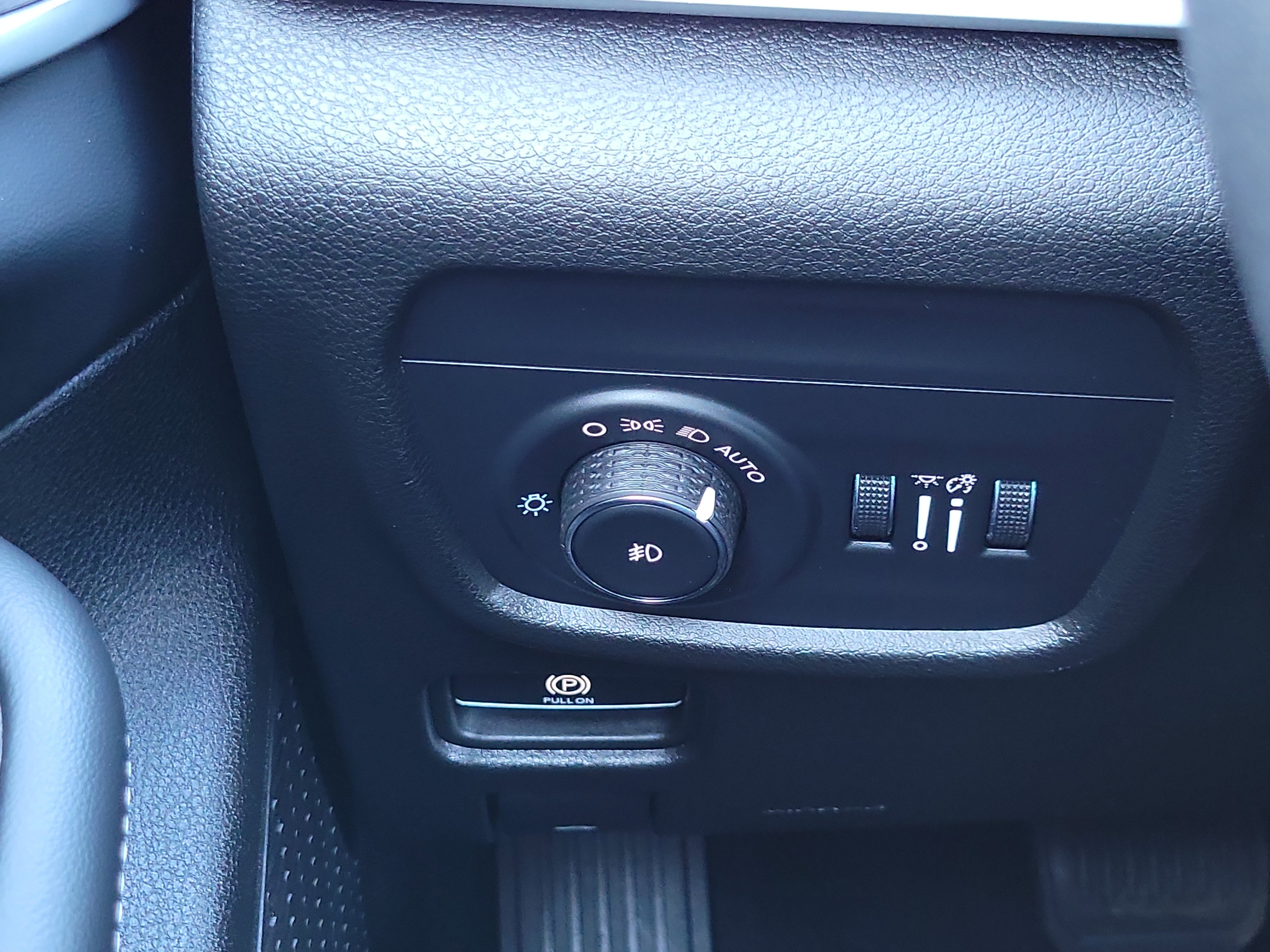 Used 2025 Jeep Grand Cherokee Limited w/ Trailer Tow Package image 12