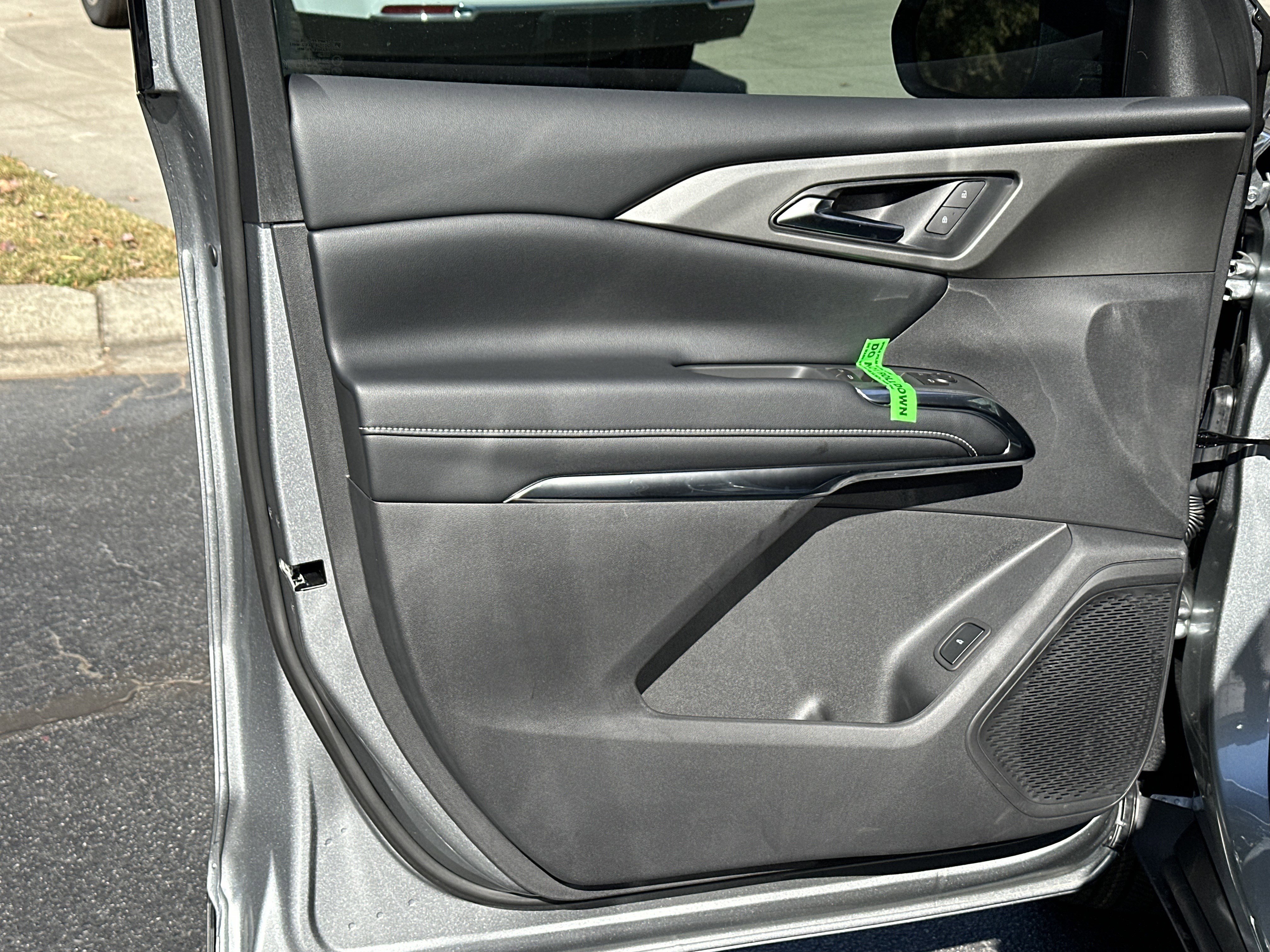 New 2025 Chevrolet Traverse LT w/ Driver Confidence Package image 10