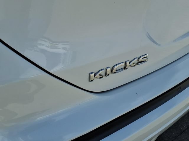Used 2023 Nissan Kicks SR w/ SR Premium Package FWD image 11