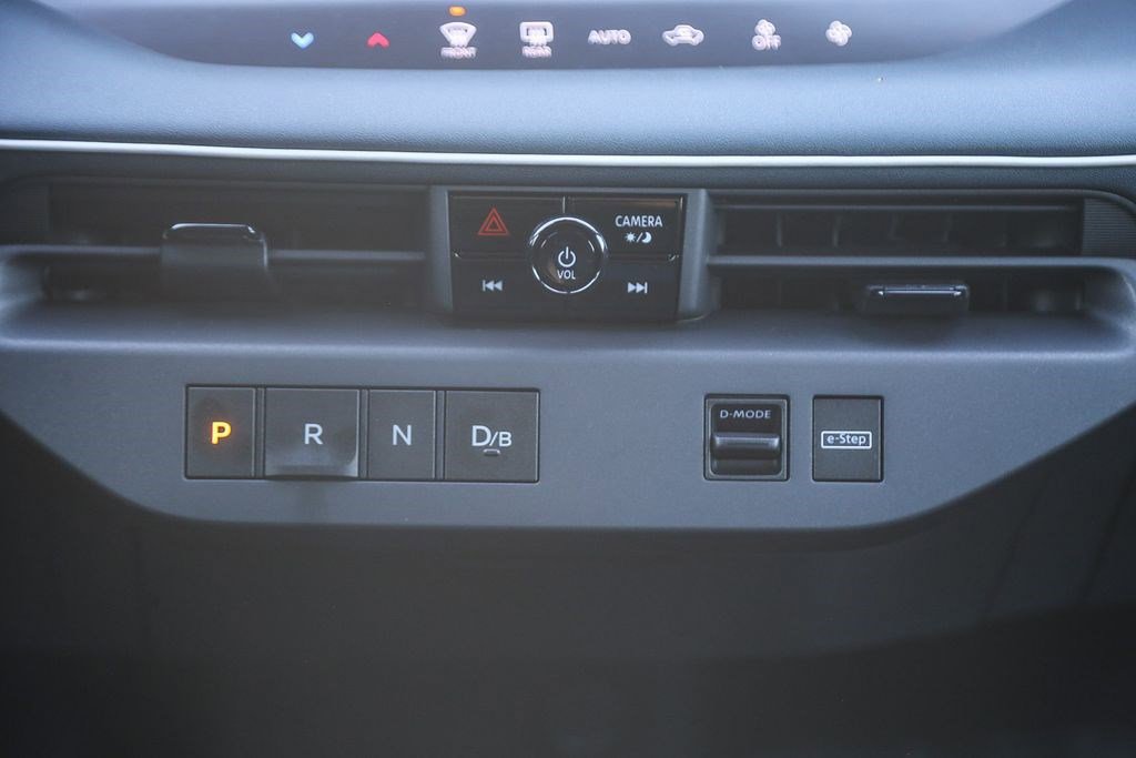 New 2026 Nissan Leaf FWD image 15