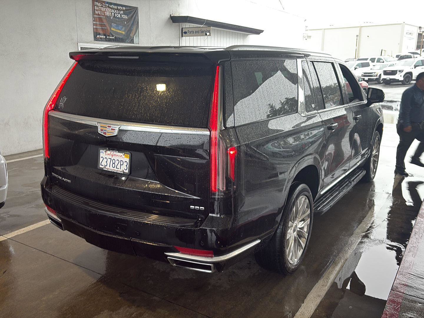 Used 2022 Cadillac Escalade ESV Premium Luxury image 3
