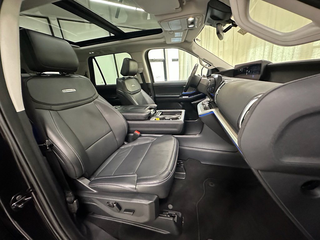 Used 2025 Ford Expedition Platinum image 25