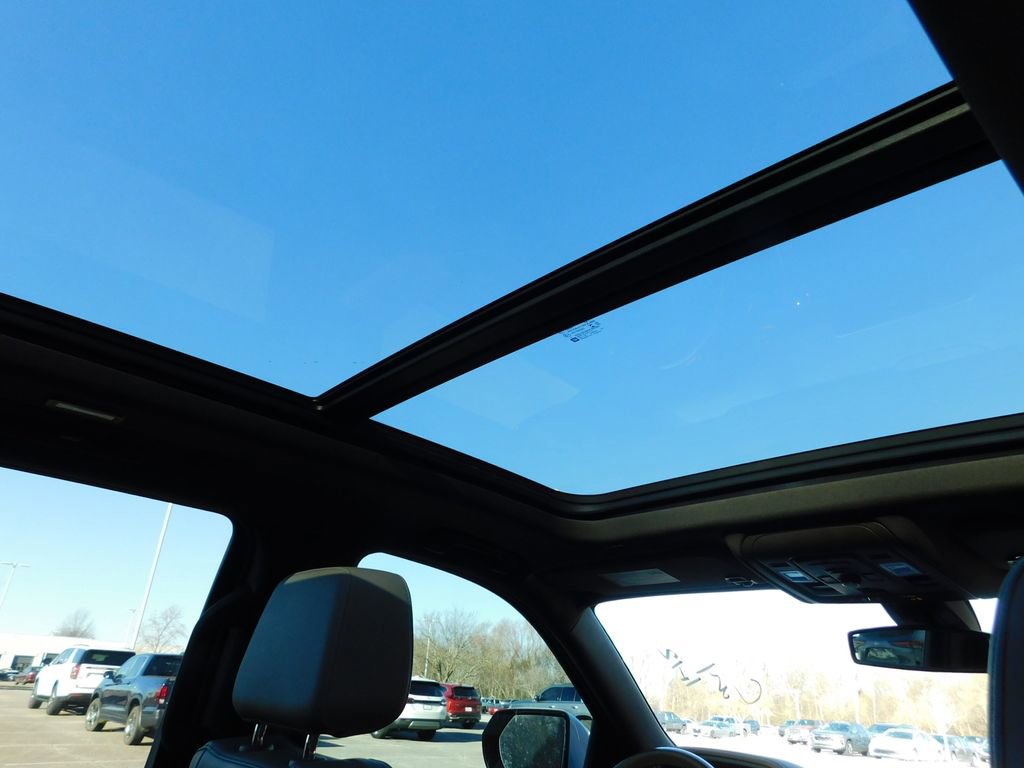 Used 2021 Chevrolet Tahoe Z71 w/ Z71 Off-Road Package image 4