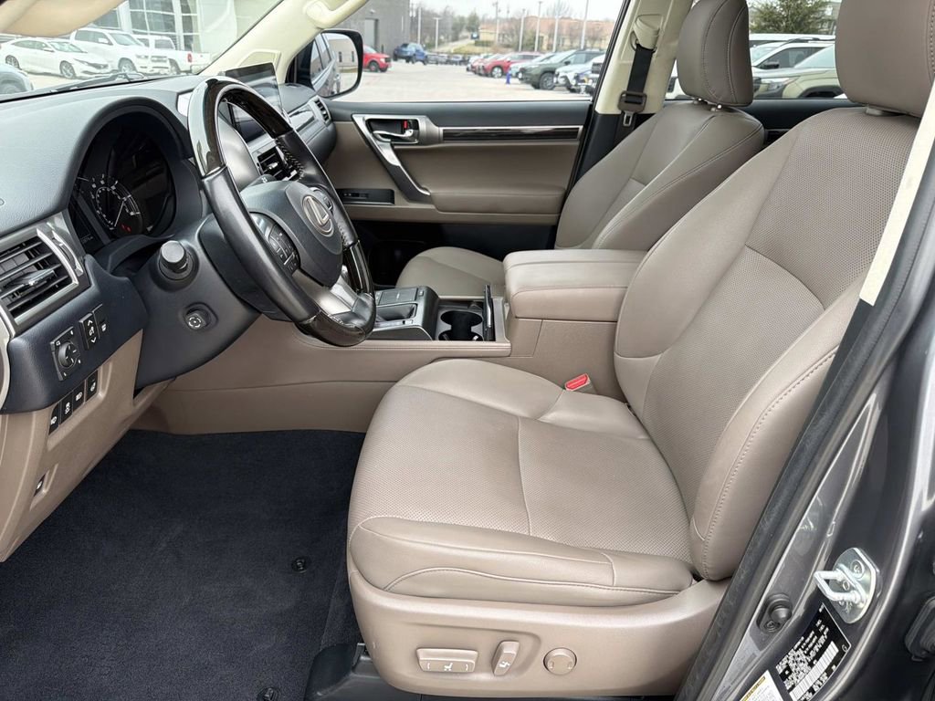 Used 2023 Lexus GX 460 Premium w/ Premium Package image 18