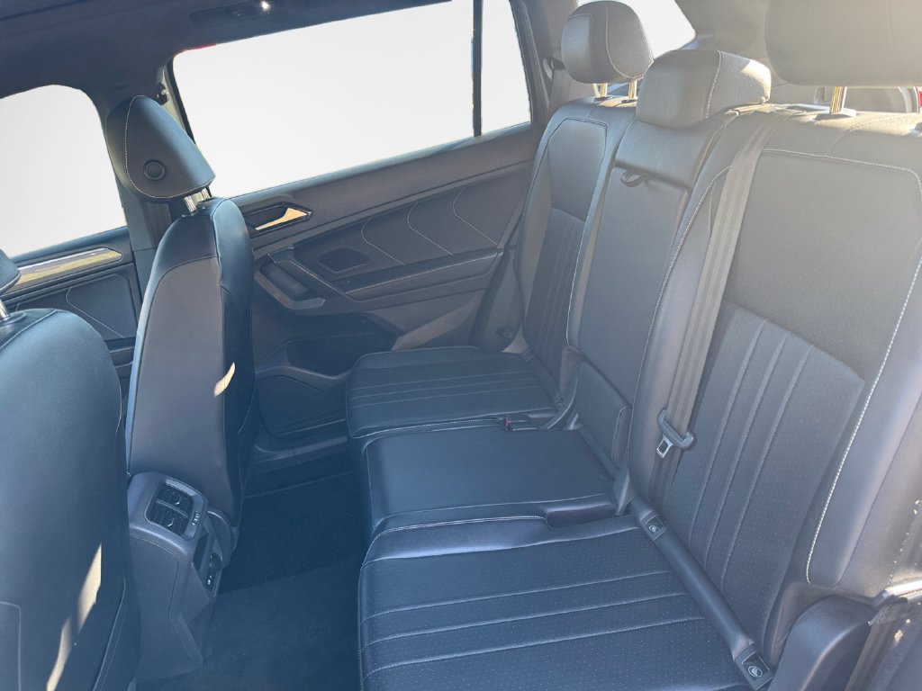 Used 2022 Volkswagen Tiguan SE R-Line AWD/4WD image 25