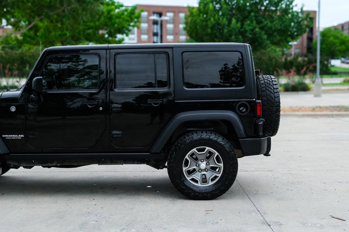Used 2014 Jeep Wrangler Unlimited Rubicon w/ Connectivity Group AWD/4WD image 13