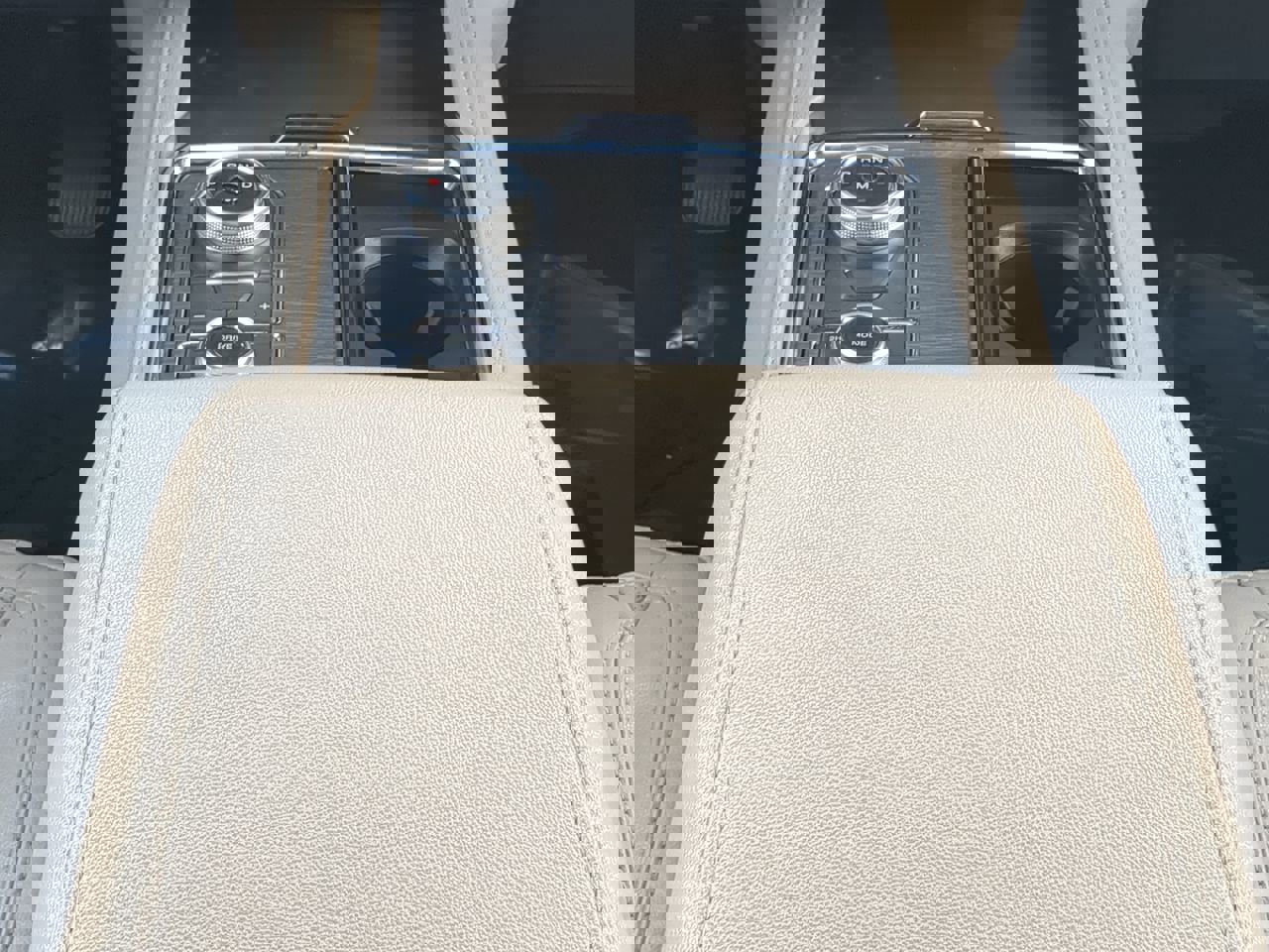 Used 2024 Ford Expedition Limited image 19