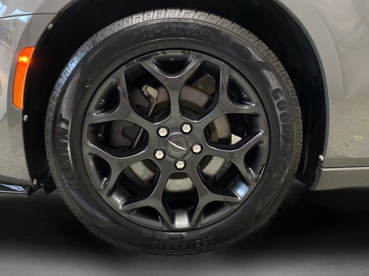 Used 2019 Chrysler 300 S AWD/4WD image 22