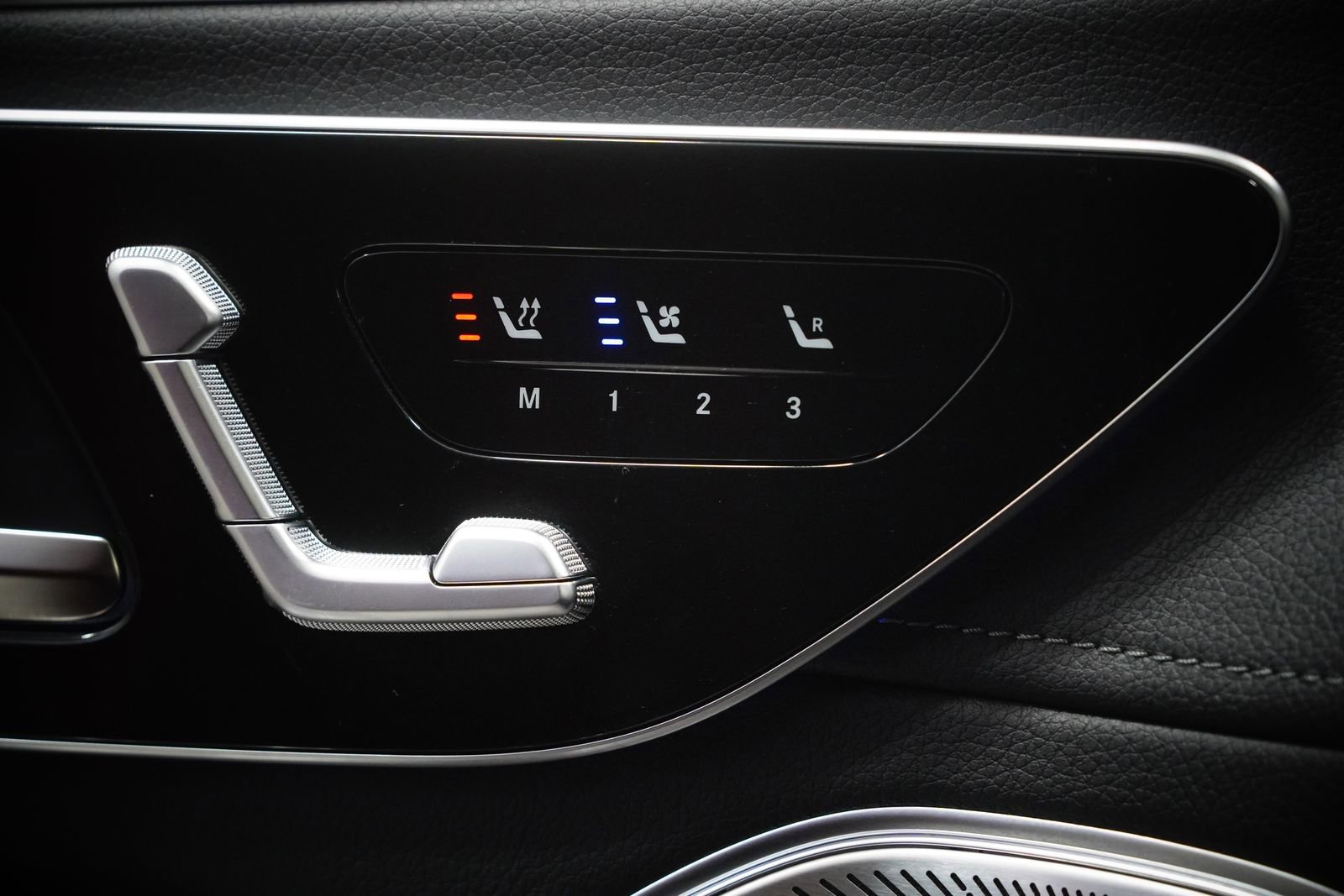 Used 2026 Mercedes-Benz EQS 550 4MATIC SUV image 32