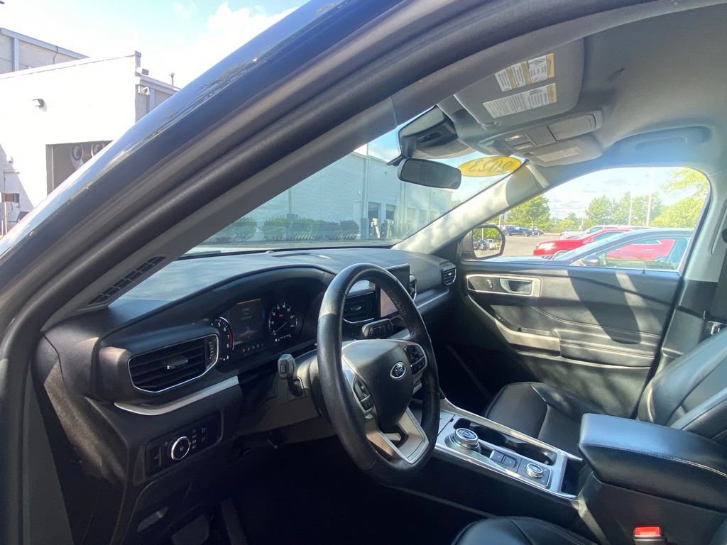 Used 2023 Ford Explorer XLT w/ Equipment Group 202A AWD/4WD image 13
