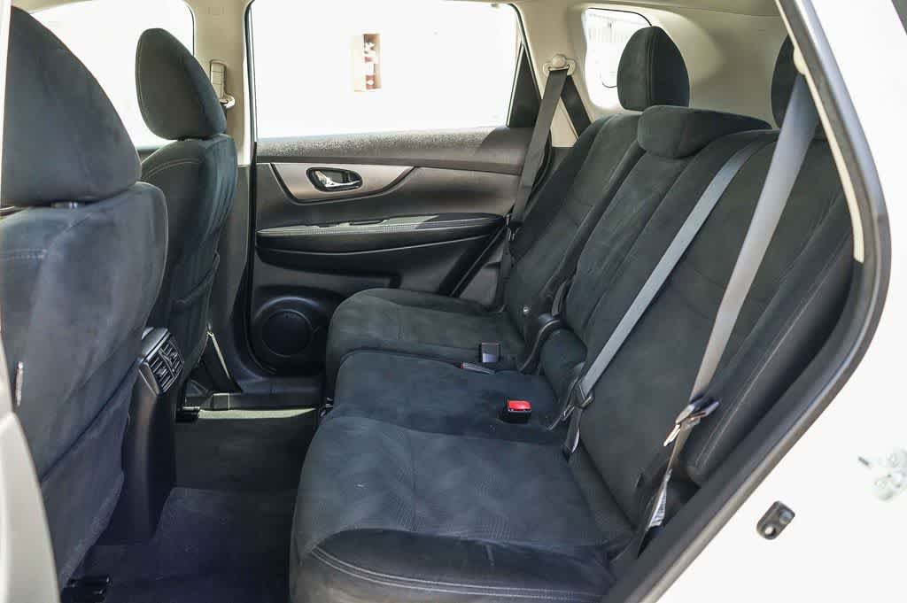 Used 2016 Nissan Rogue S FWD image 18