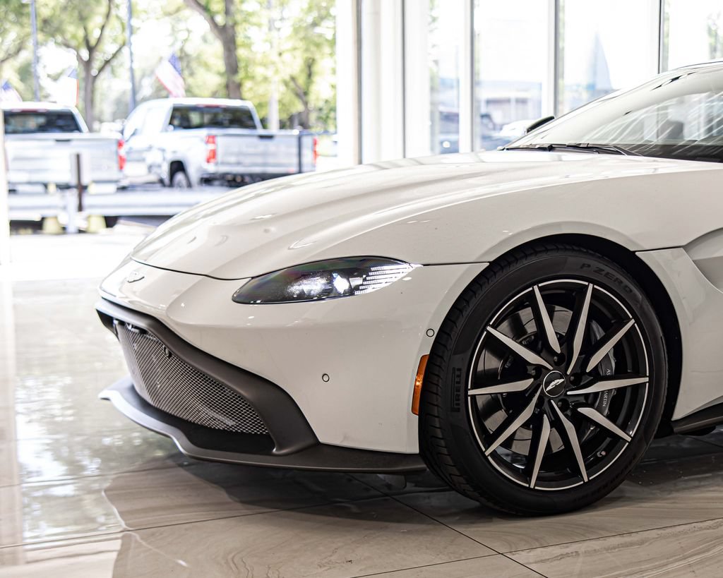 Used 2019 Aston Martin V8 Vantage Coupe RWD image 4